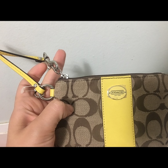 Coach wristlet - Picture 1 of 3